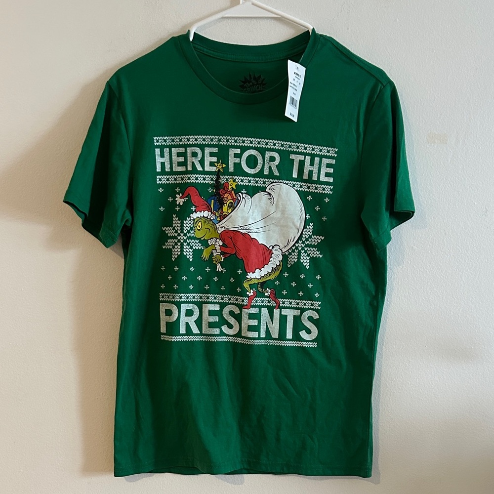 Festive Green Graphic Short Sleeve Tee